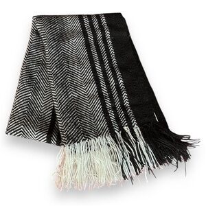 Vintage Lliclla 100% Wool Large Herringbone Knit Scarf